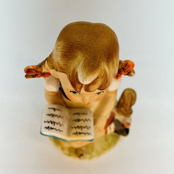 Vintage Wales Hand Painted Porcelain Figurine Girl Reading Book Japan - Picture 8 of 10